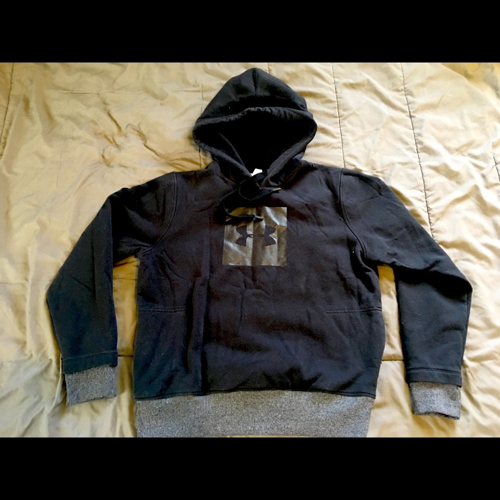 Under Armour Hoodie - Like New - Black on Black